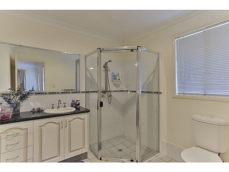 19 Emerald Court, Middle Ridge QLD 4350