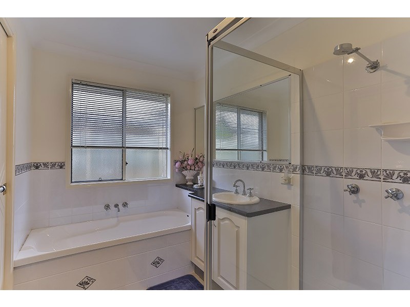 19 Emerald Court, Middle Ridge QLD 4350