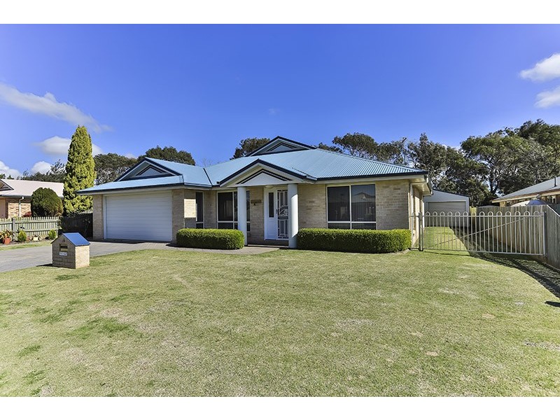 19 Emerald Court, Middle Ridge QLD 4350