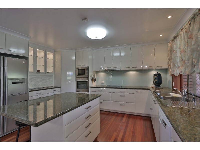 4 Hamzah Drive, Cotswold Hills QLD 4350