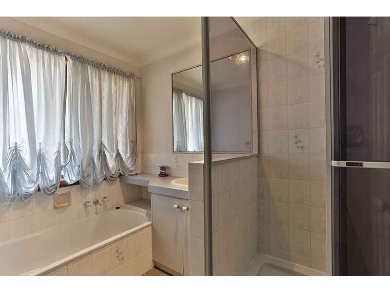 4 Hamzah Drive, Cotswold Hills QLD 4350