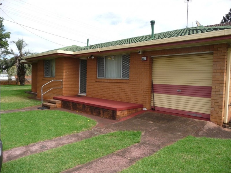 101 West Street, Newtown QLD 4350