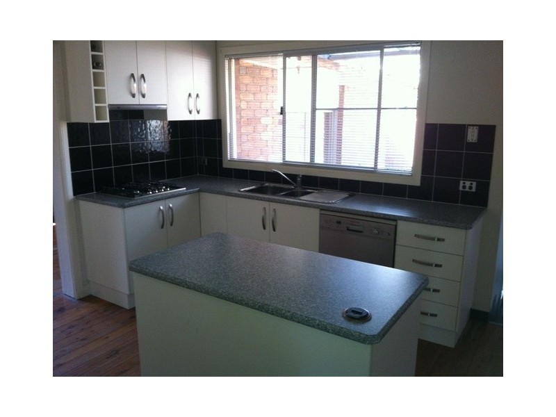 24 Hillview Avenue, Newtown QLD 4350