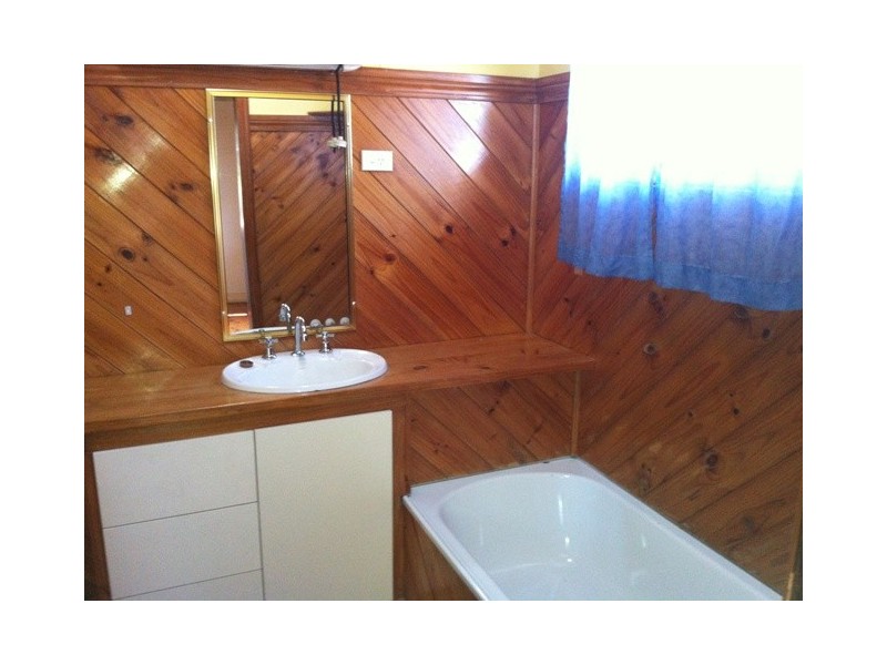 24 Hillview Avenue, Newtown QLD 4350