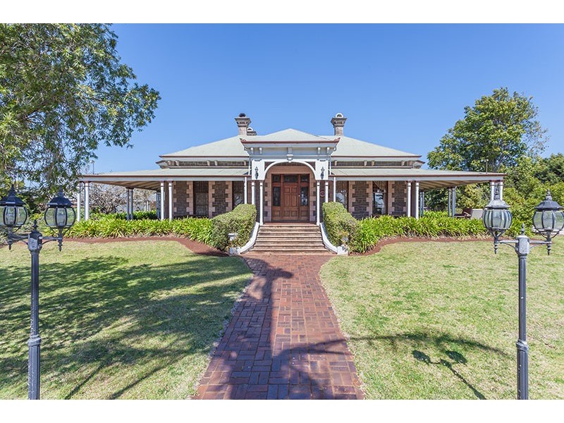 8 Panda Street, Harristown QLD 4350