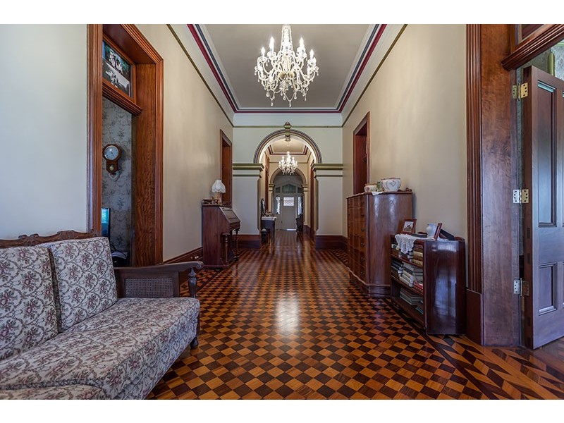 8 Panda Street, Harristown QLD 4350