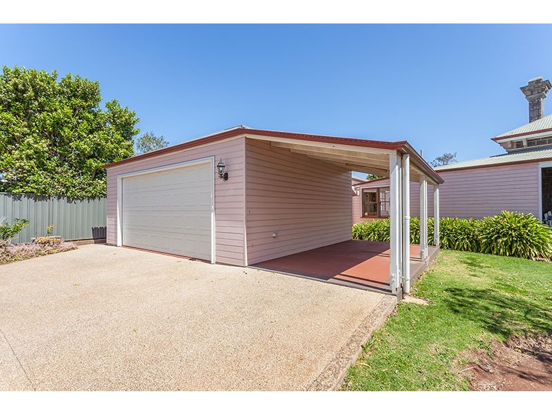 8 Panda Street, Harristown QLD 4350