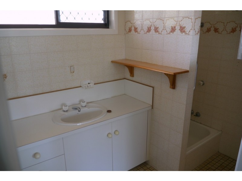 1/15 Edith Street, Newtown QLD 4350