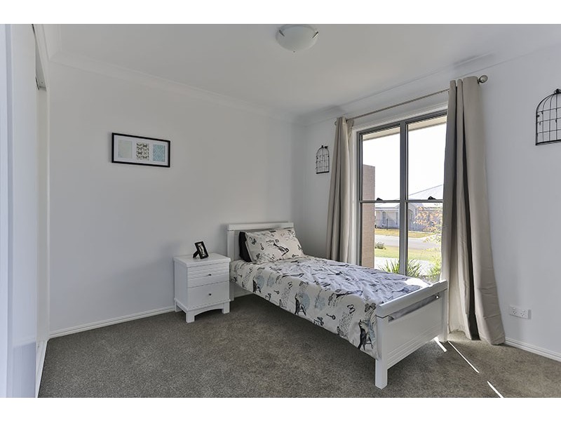 33 Sweeney Street, Kearneys Spring QLD 4350