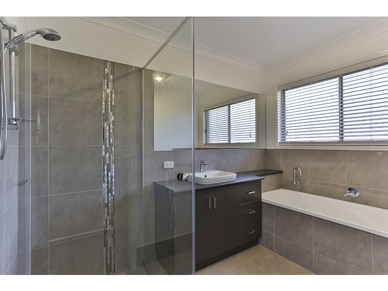 33 Sweeney Street, Kearneys Spring QLD 4350