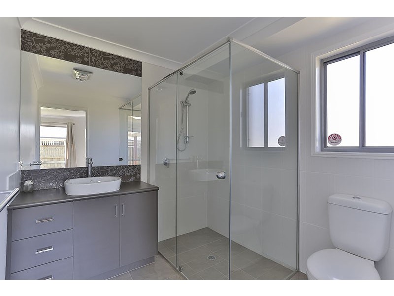 33 Sweeney Street, Kearneys Spring QLD 4350