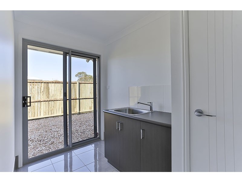 33 Sweeney Street, Kearneys Spring QLD 4350