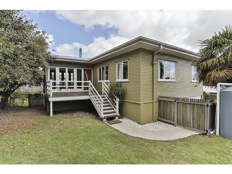 58 North Street, Mount Lofty QLD 4350