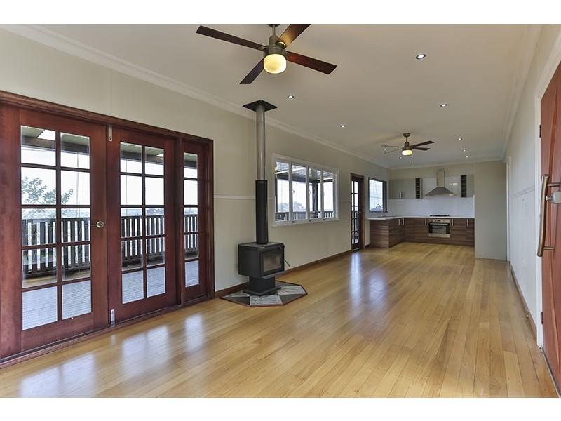 58 North Street, Mount Lofty QLD 4350