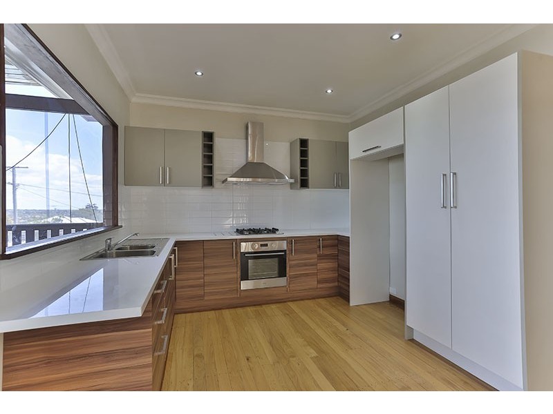 58 North Street, Mount Lofty QLD 4350