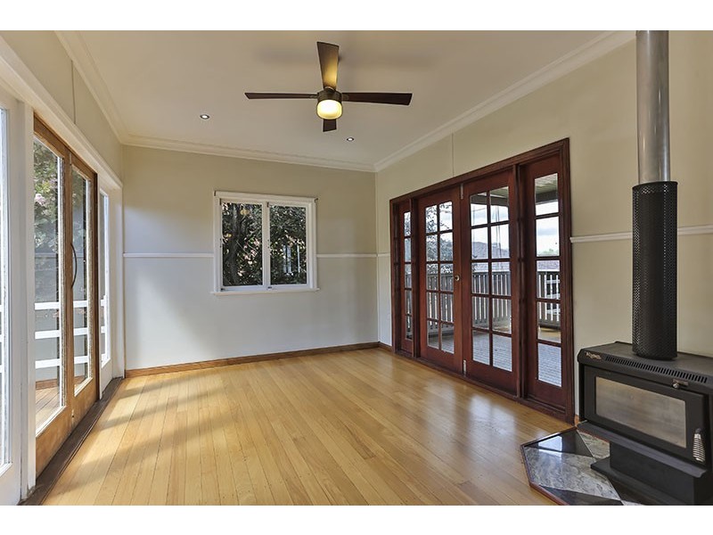 58 North Street, Mount Lofty QLD 4350