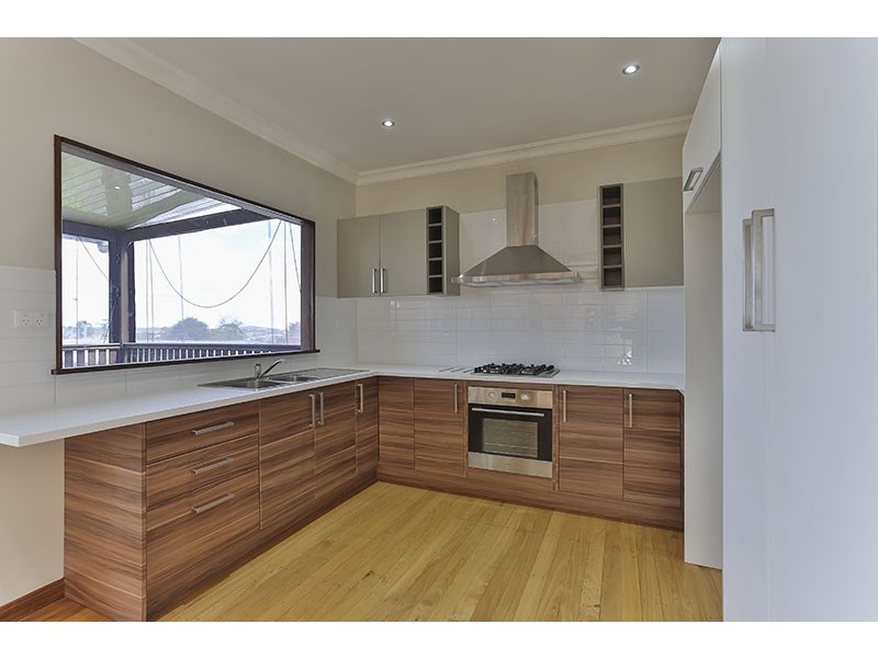 58 North Street, Mount Lofty QLD 4350