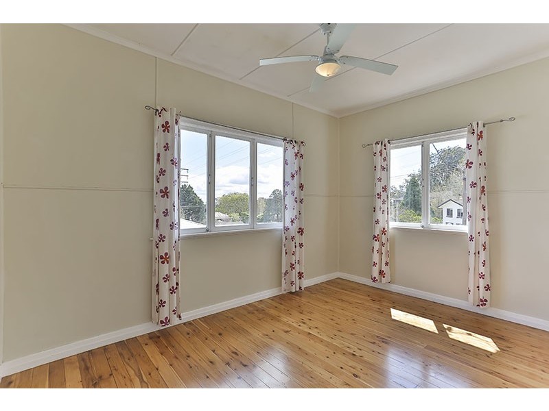 58 North Street, Mount Lofty QLD 4350