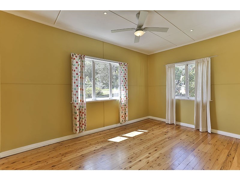 58 North Street, Mount Lofty QLD 4350