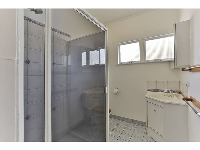 58 North Street, Mount Lofty QLD 4350