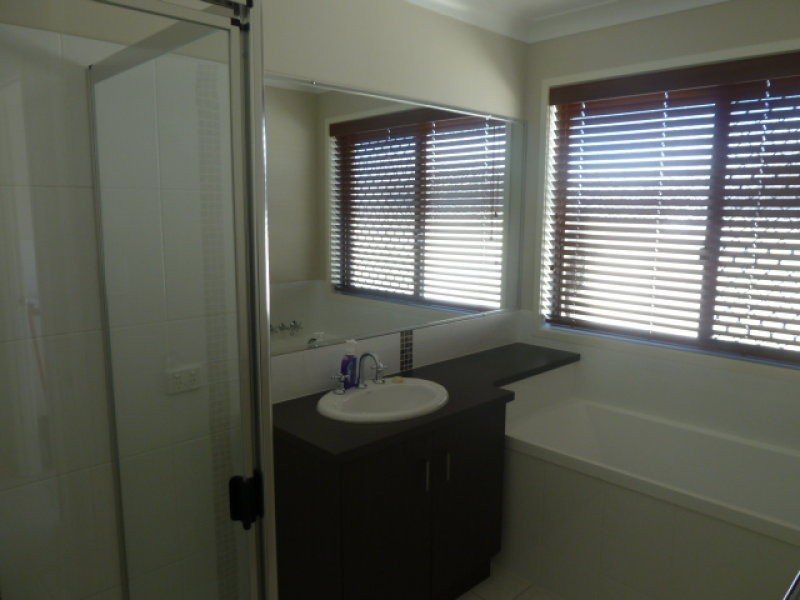 33 Berghofer Drive, Oakey QLD 4401