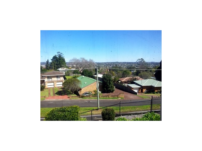 13/2 Benjamin Street, Mount Lofty QLD 4350