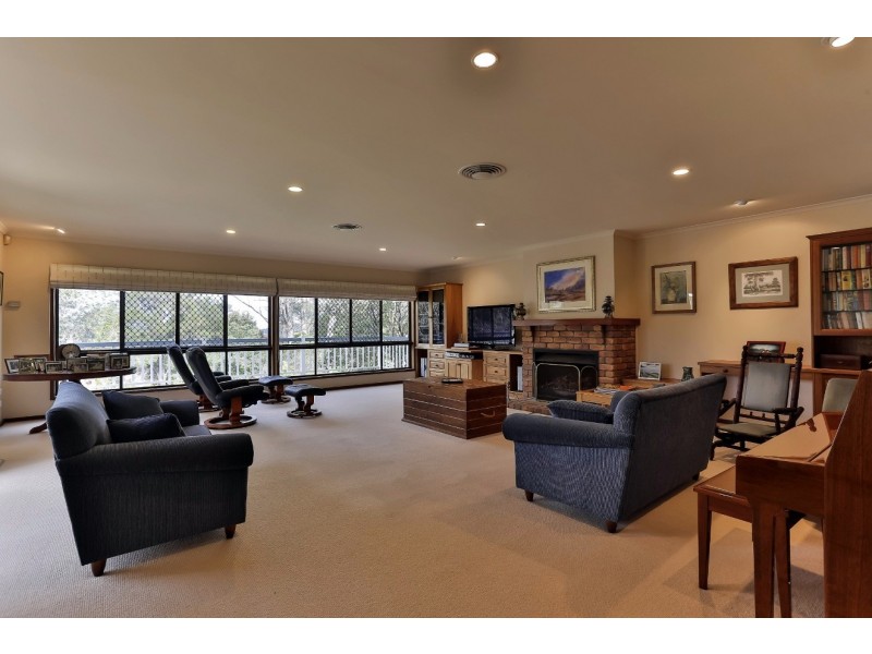 9 Zupps Road, Middle Ridge QLD 4350