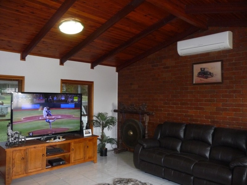 18 Claire Street, Centenary Heights QLD 4350