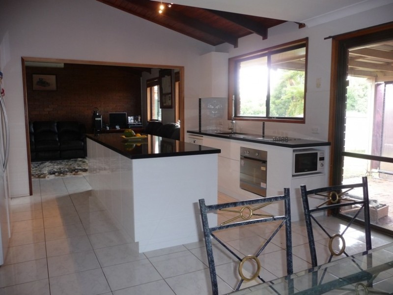 18 Claire Street, Centenary Heights QLD 4350