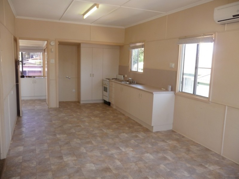 27 Wentworth Parade, Golden Beach QLD 4551