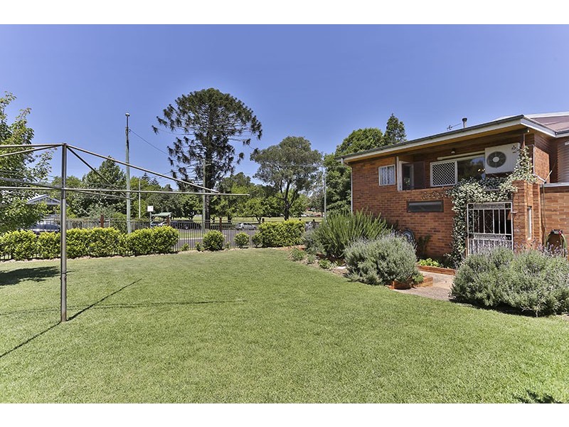 6 Burstow Street, East Toowoomba QLD 4350