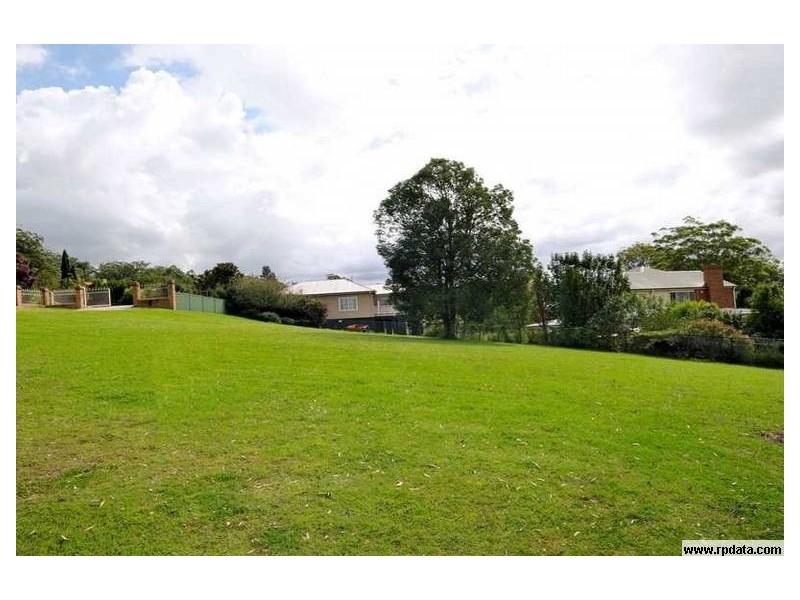 3 Grasmere Court, Mount Lofty QLD 4350