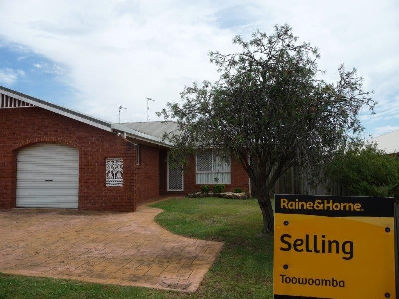 2/3 Gabrielle Street, Kearneys Spring QLD 4350