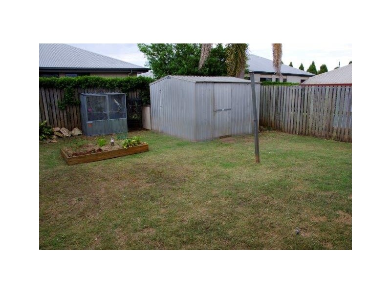 2/3 Gabrielle Street, Kearneys Spring QLD 4350