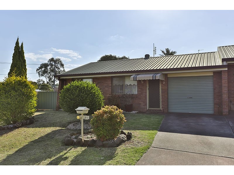 2/11 Lynne Street, Centenary Heights QLD 4350