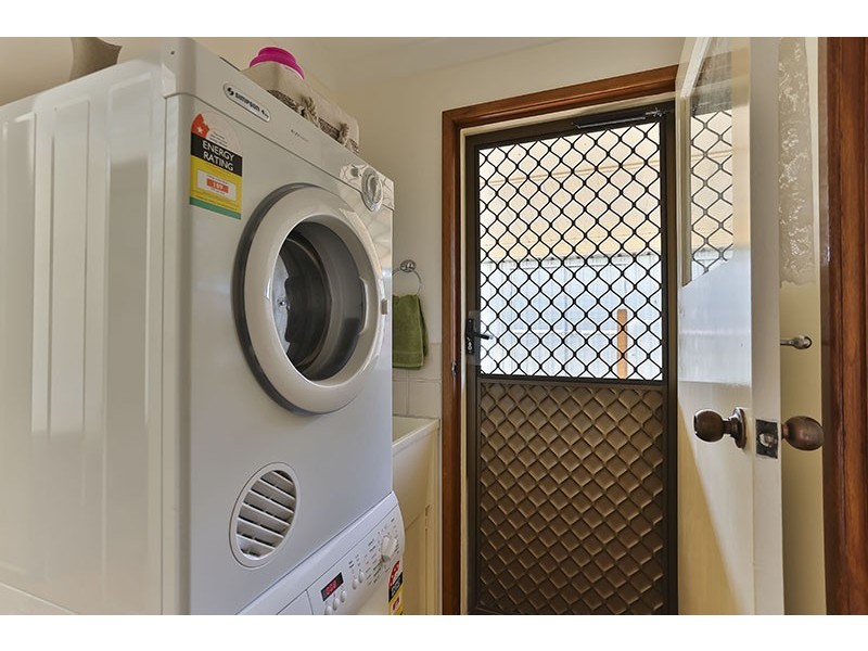 2/11 Lynne Street, Centenary Heights QLD 4350