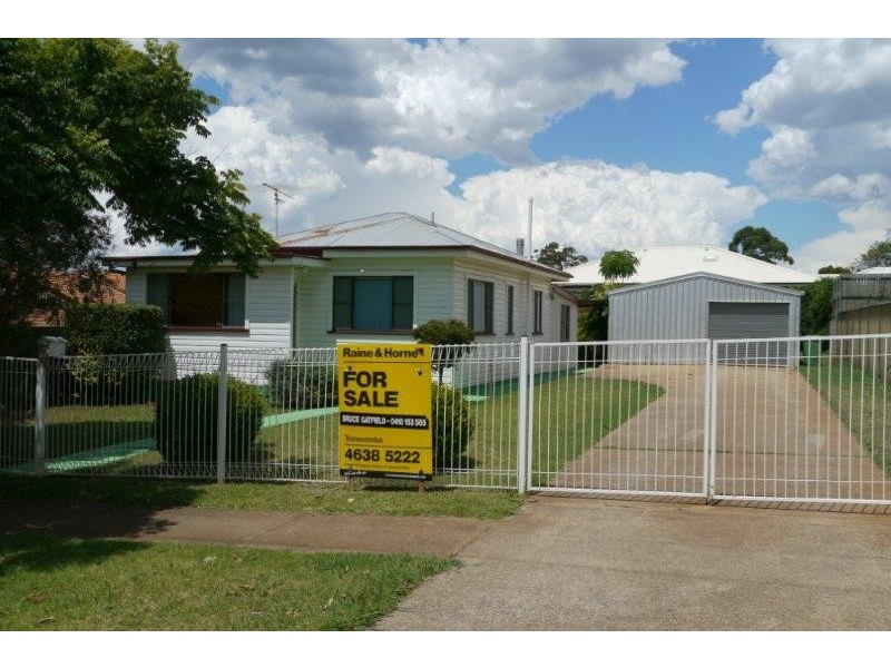 66 Gordon Avenue, Newtown QLD 4350