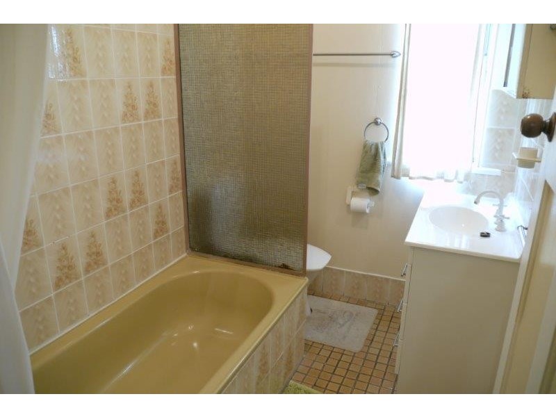 66 Gordon Avenue, Newtown QLD 4350