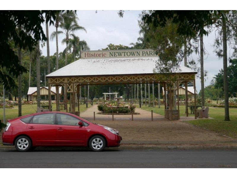 130 Holberton Street, Newtown QLD 4350