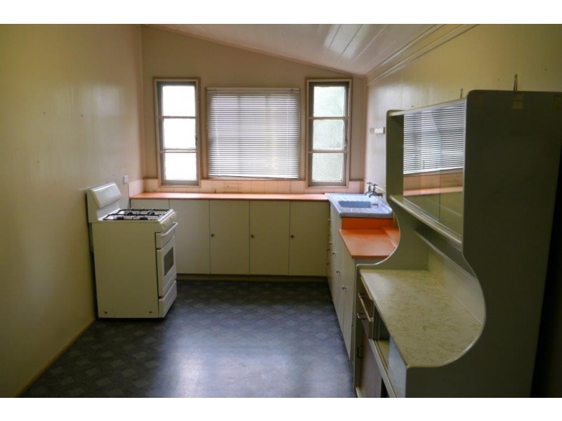 45 West Street, Newtown QLD 4350