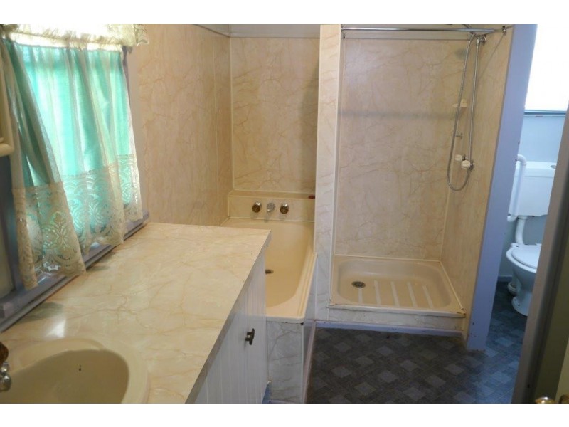 45 West Street, Newtown QLD 4350