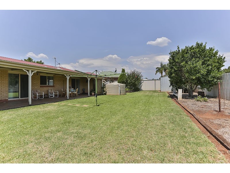 10 Alroe Court, Kearneys Spring QLD 4350