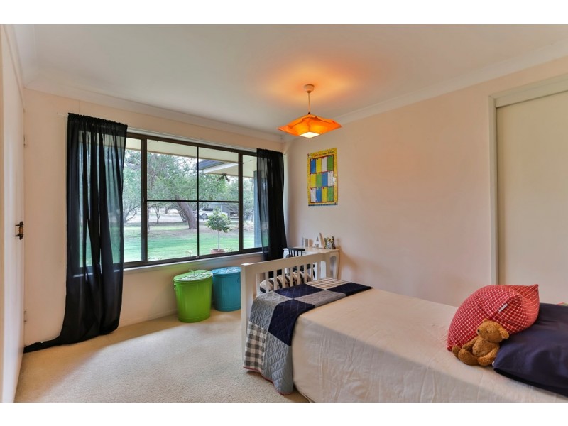 164 E Drews Road, Westbrook QLD 4350