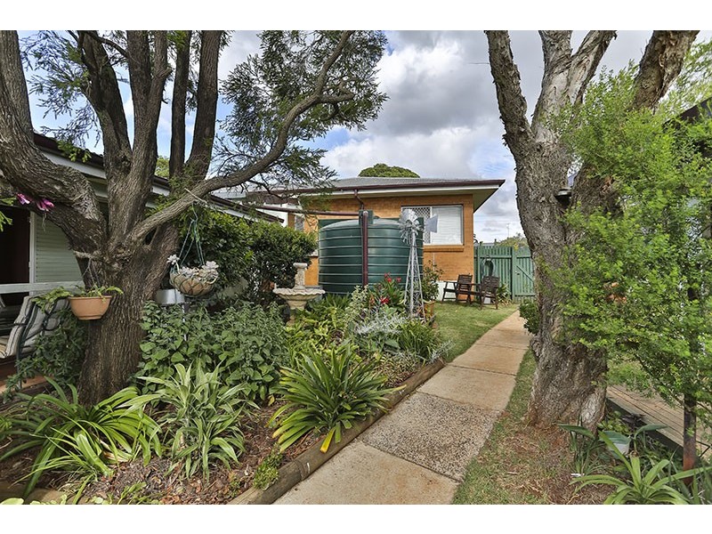 3 McLeish Street, Harristown QLD 4350