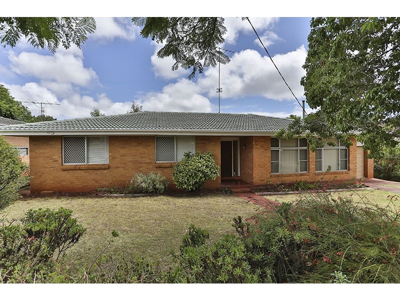 3 Veronica Court, Centenary Heights QLD 4350