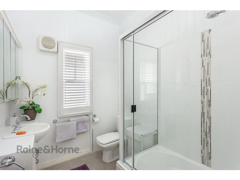 130 Holberton Street, Newtown QLD 4350