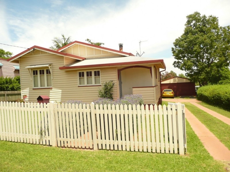 5 Llewellyn Street, Centenary Heights QLD 4350