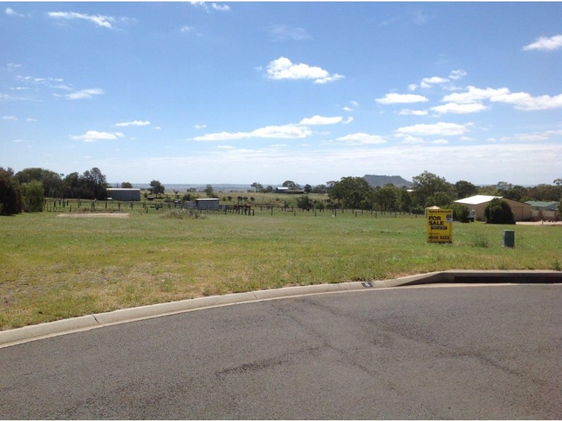 8 Venture Court, Glenvale QLD 4350