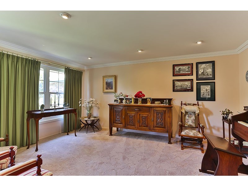 13 Windemere Terrace, Mount Lofty QLD 4350