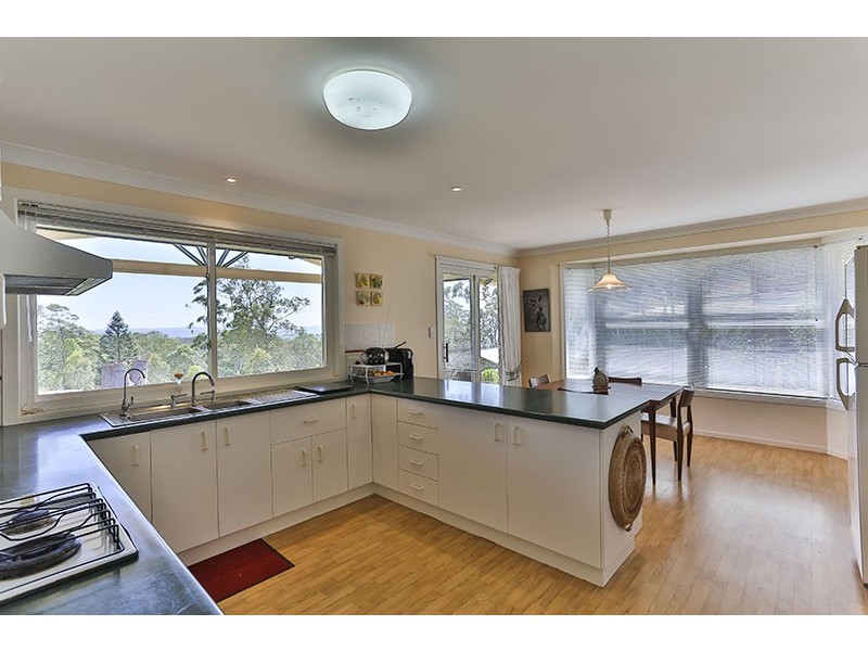 13 Windemere Terrace, Mount Lofty QLD 4350